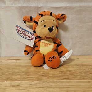 Winnie the Pooh in Tigger Costume Vintage 1999 Mini Beanbag Disney Collectible